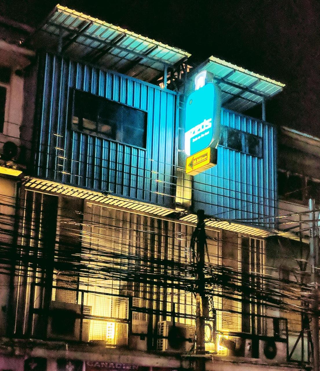Zeds Hostel Bangkok Buitenkant foto