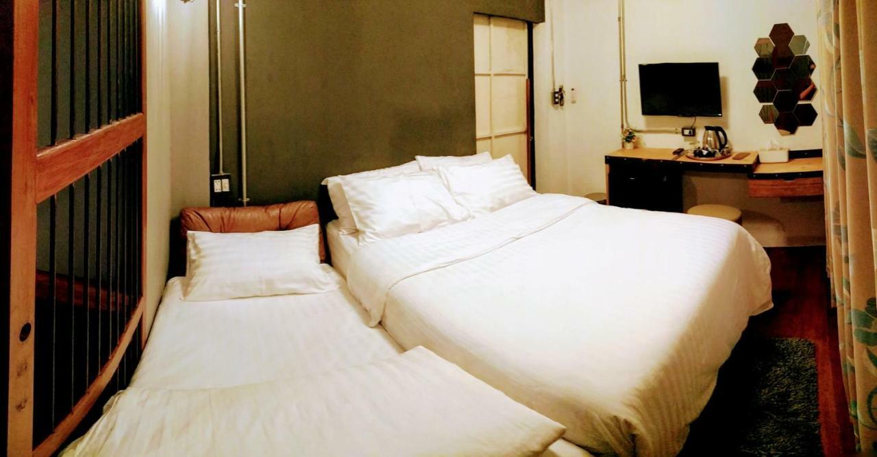 Zeds Hostel Bangkok Buitenkant foto